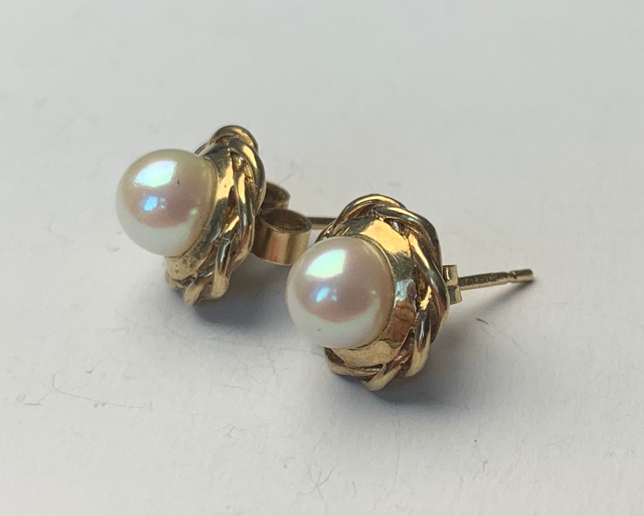 Vintage 9ct Yellow Gold Pearl Stud Earrings