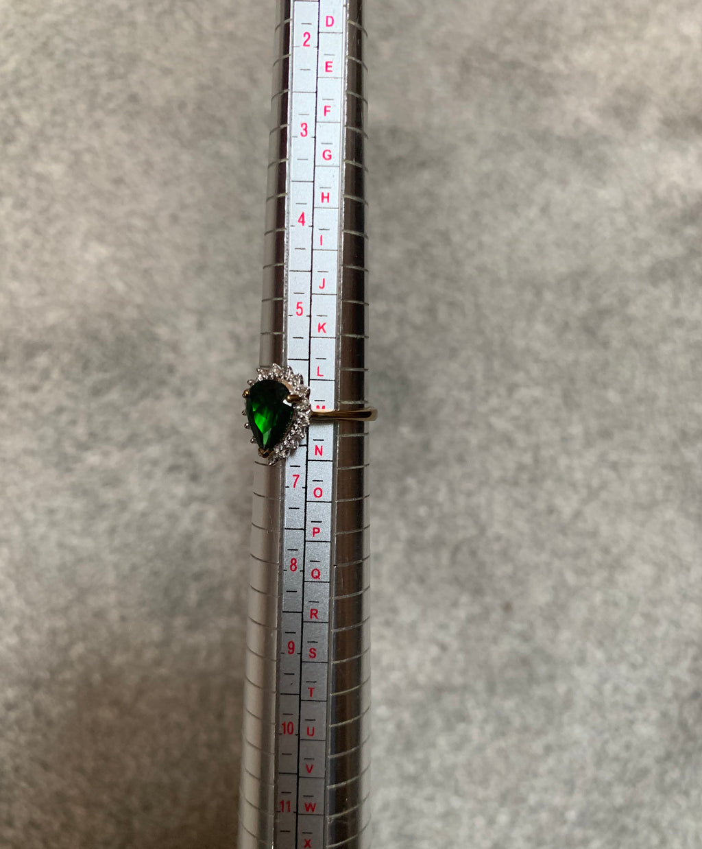 Anillo de vestido de oro de 9k, anillo estilo gema verde en forma de pera y diamantes, anillo de cóctel, anillo de aniversario, regalo de cumpleaños para ella, talla M del Reino Unido/talla 6 de EE. UU.