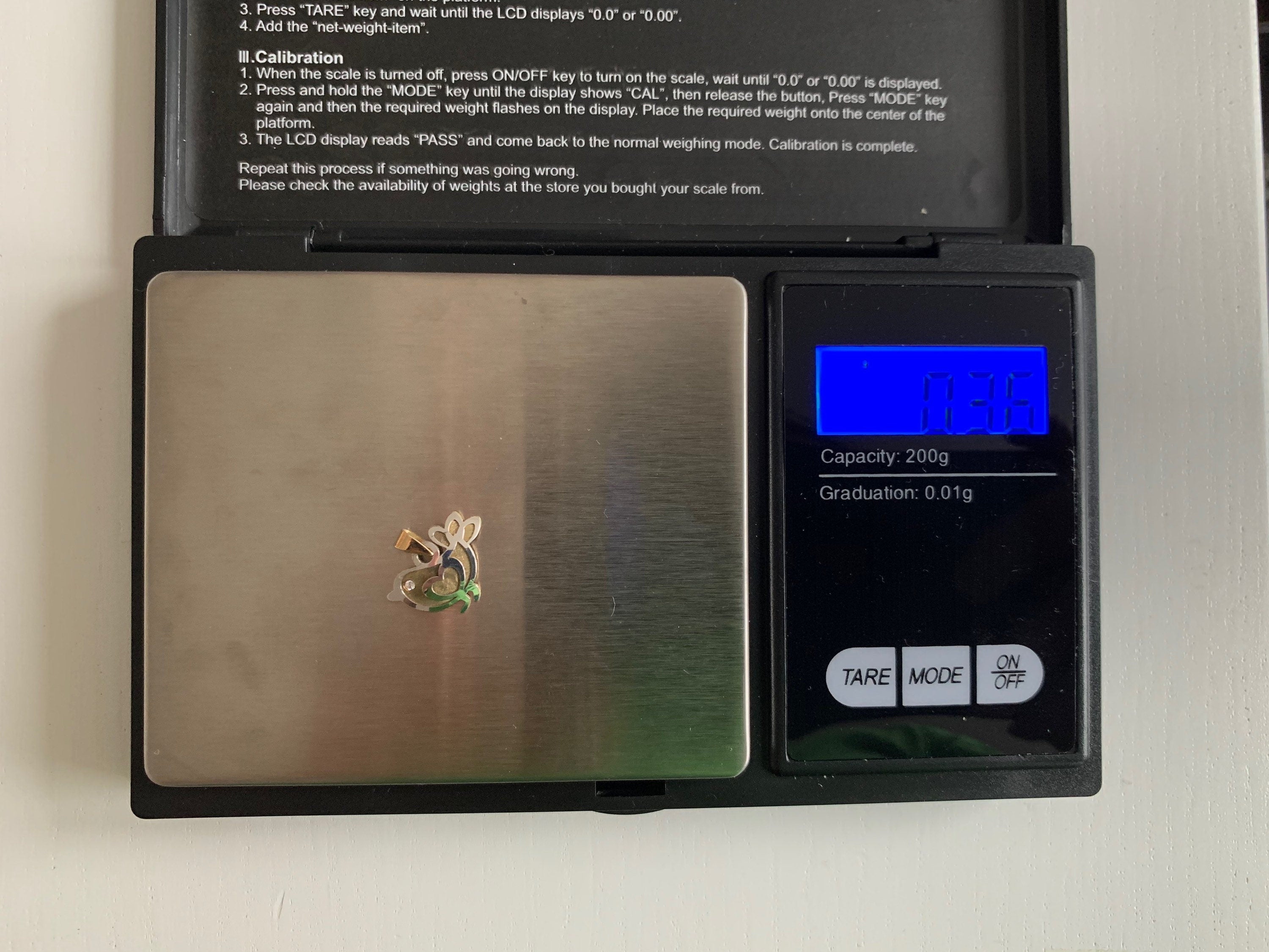 Colgante/dije de pájaro y caracol de oro blanco y amarillo de 9 quilates