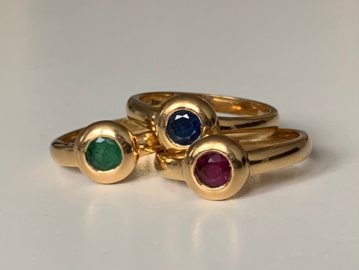 Vintage azul zafiro, rubí y esmeralda en anillos de oro amarillo de 18 qt, anillo de compromiso, anillo de aniversario, regalo de cumpleaños, tamaño Reino Unido O 1/2, EE.UU. 7 1/2