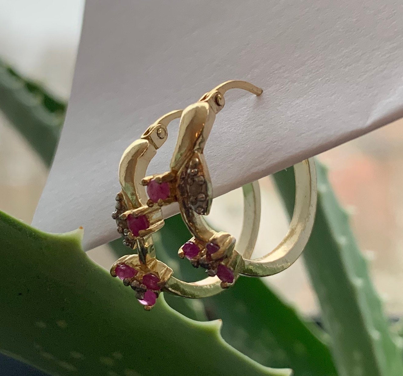 Hermosos pendientes de aro de plata 925 con zafiro rosa y diamantes