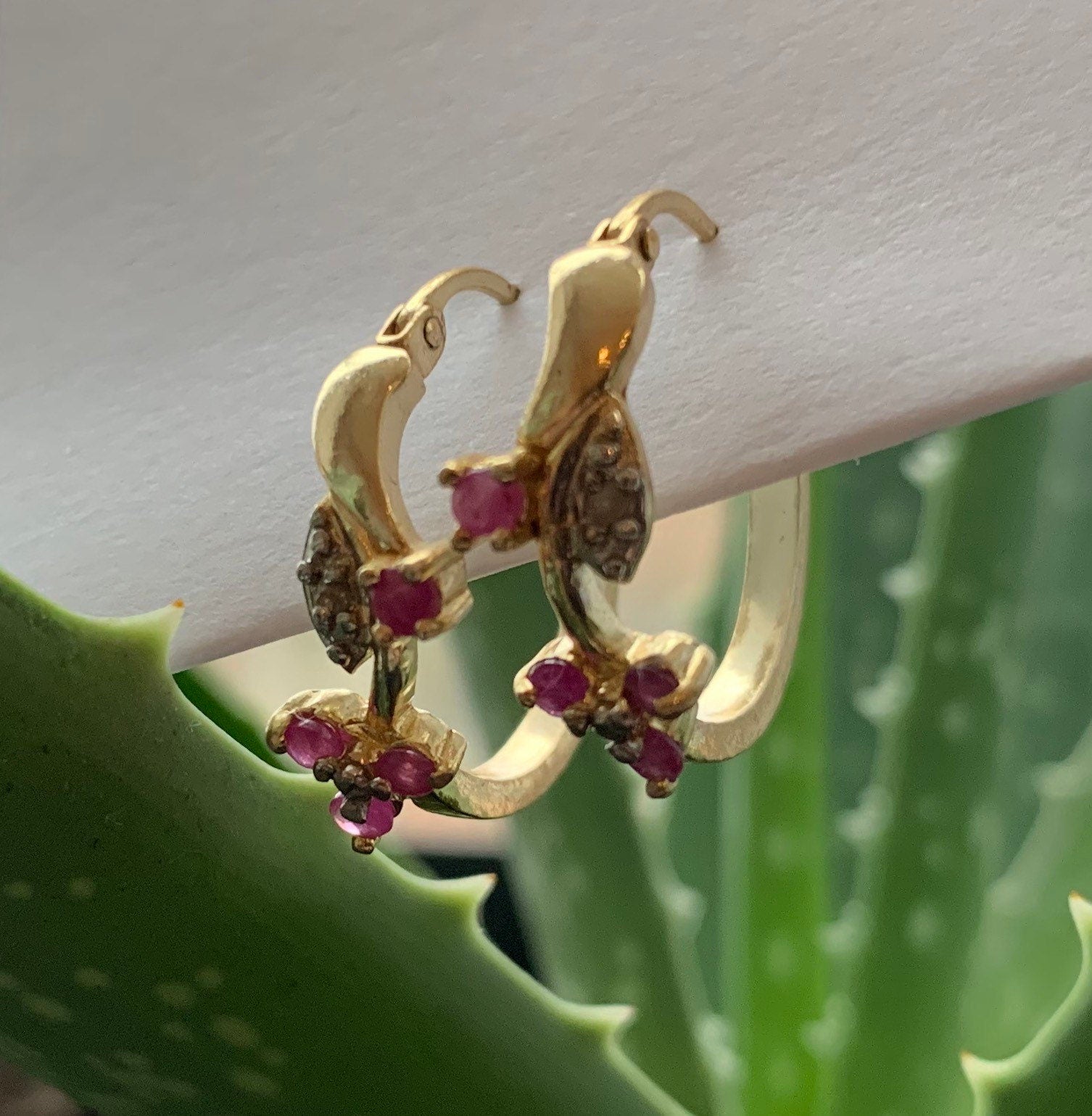 Hermosos pendientes de aro de plata 925 con zafiro rosa y diamantes