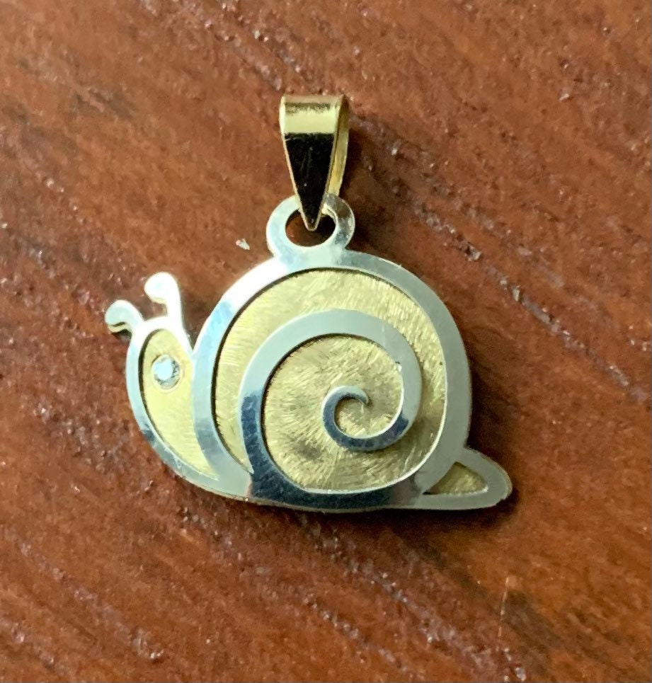 Colgante/dije de pájaro y caracol de oro blanco y amarillo de 9 quilates