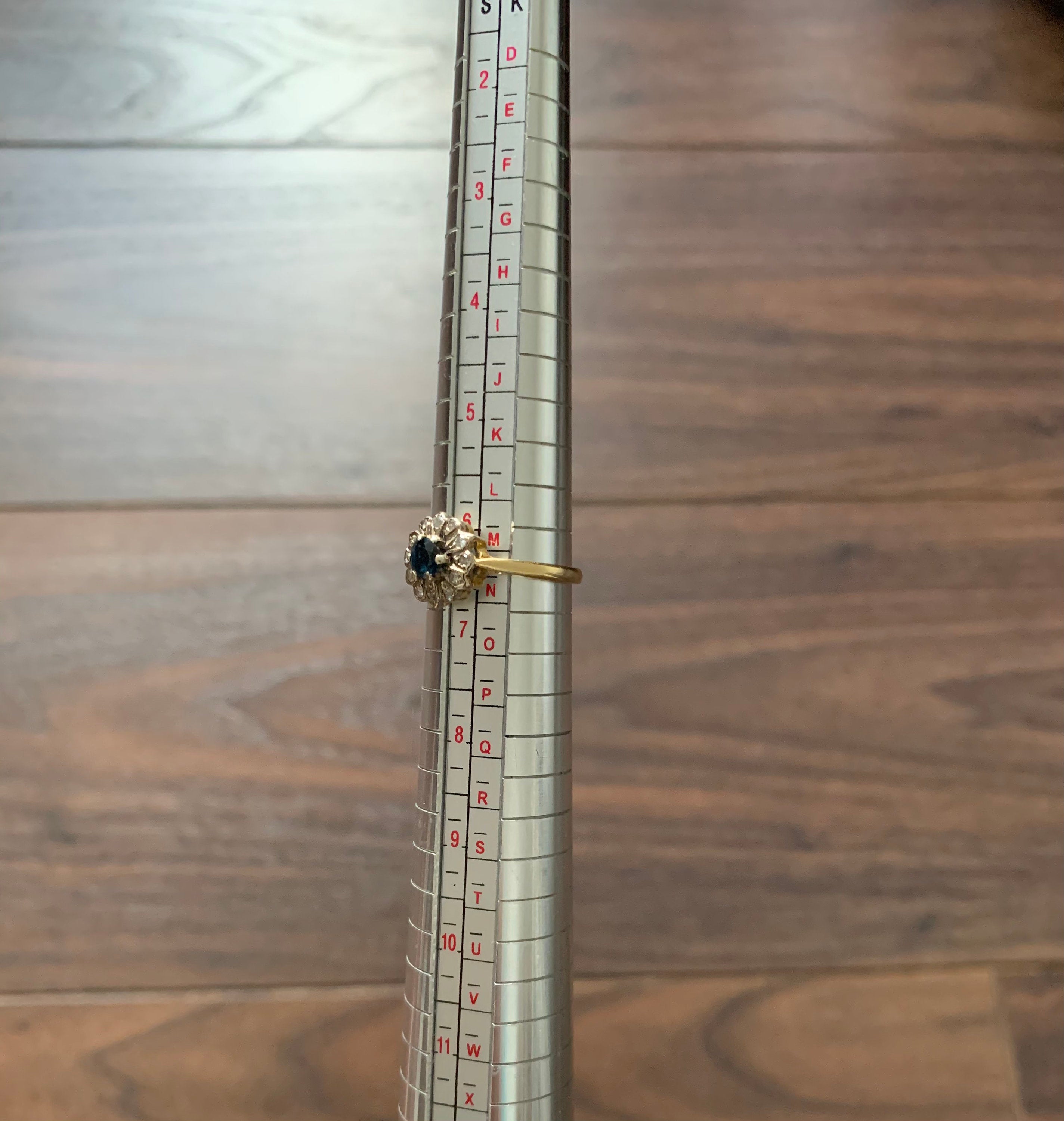 خاتم كلاسيكي من الذهب عيار 18 قيراط من الياقوت والألماس 0.34 قيراط، مقاس المملكة المتحدة M 1/2، مقاس الولايات المتحدة 6 1/2