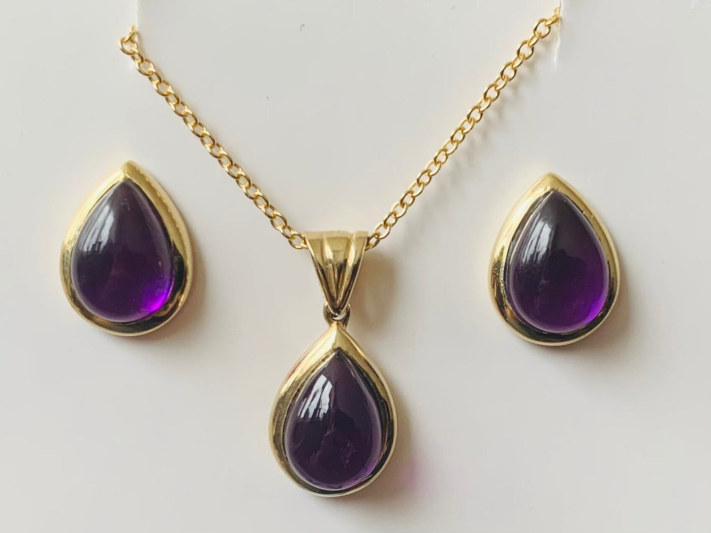 9k Solid Yellow Gold Pear Shaped Cabochon Amethyst Pendant