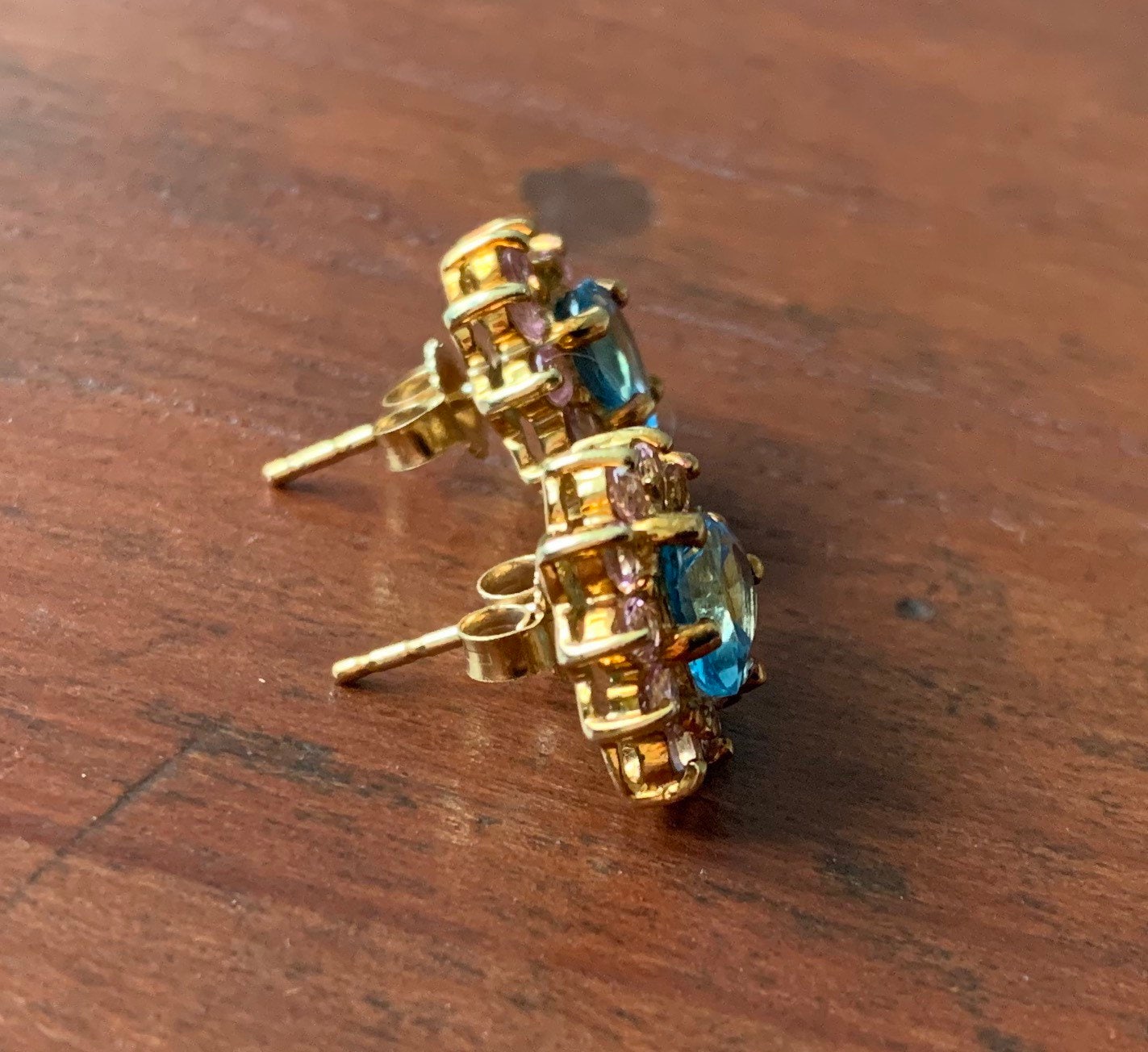 Pendientes vintage de oro de 9 k con topacio azul londinense y turmalina rosa