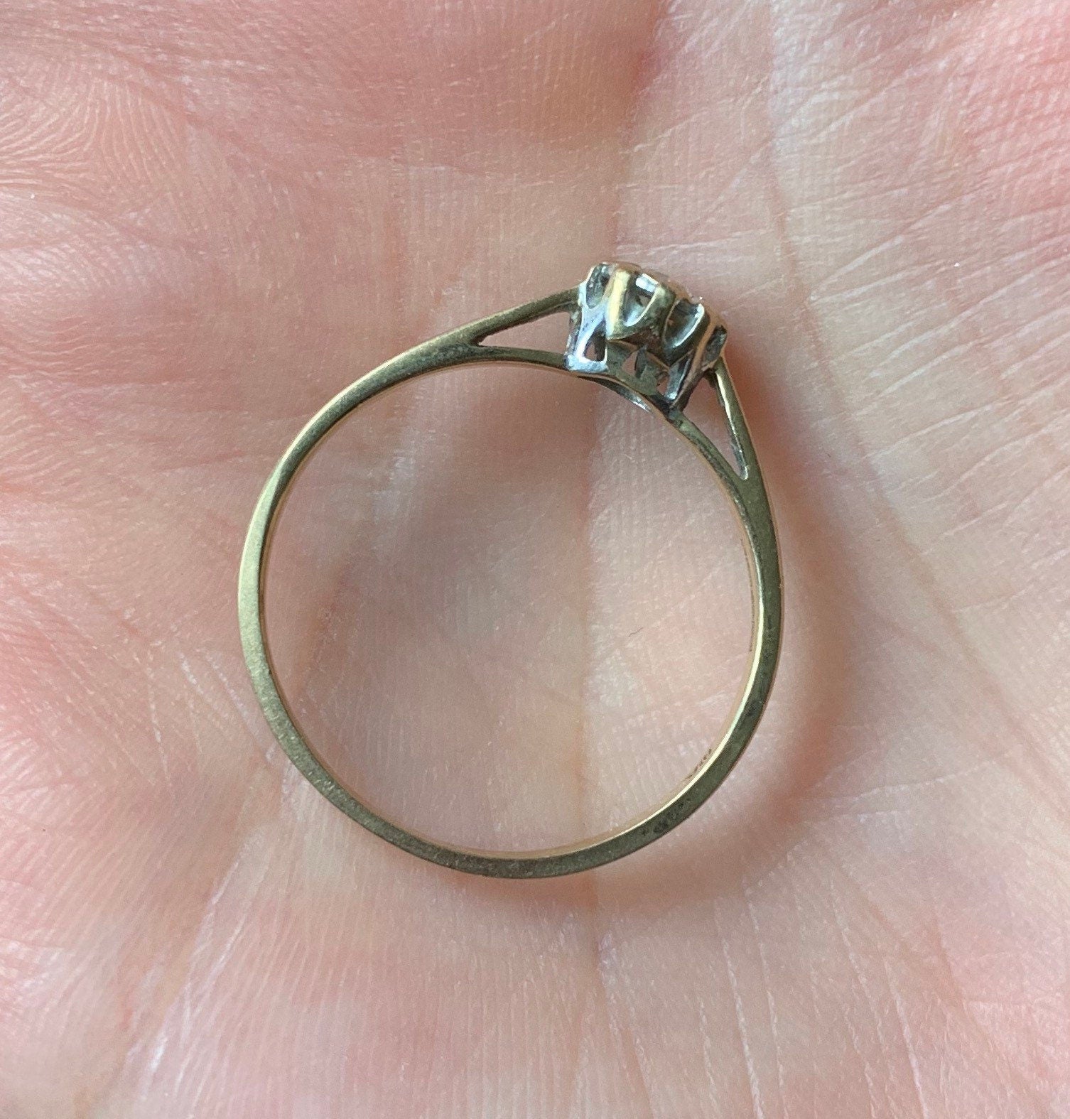 Anillo de diamantes solitario vintage en oro amarillo de 9 qt, Reino Unido Q 1/2, EE.UU. 8 1/4