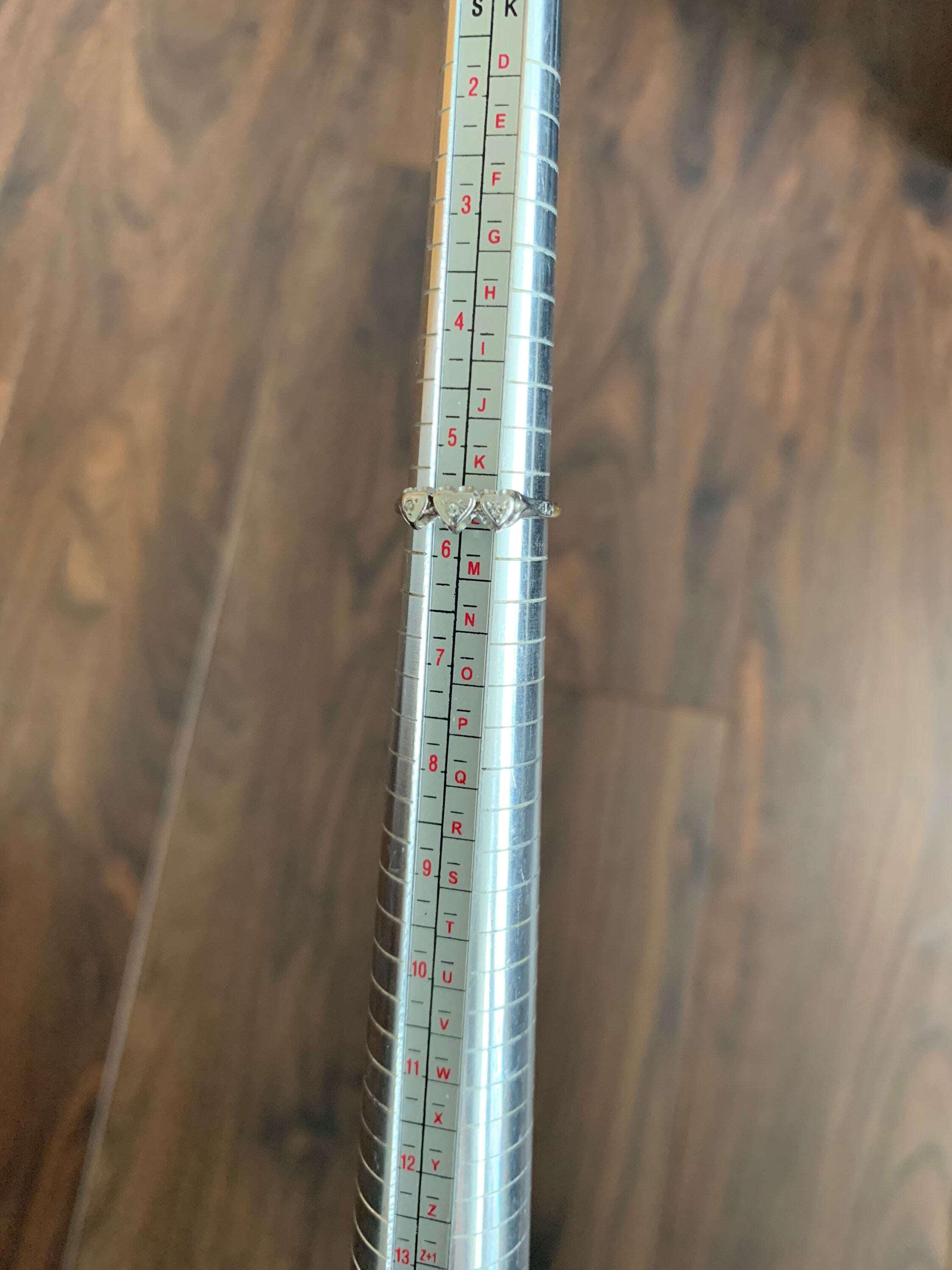 خاتم عتيق من الذهب والبلاتين عيار 18 قيراطًا مكون من 3 قلوب من الألماس، مقاس المملكة المتحدة K 1/2، مقاس الولايات المتحدة 5 1/2