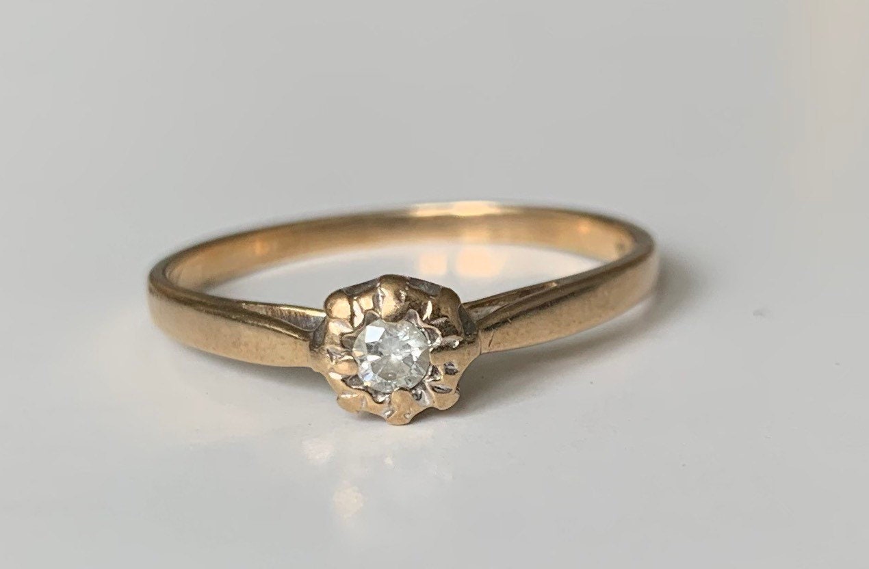 Anillo de diamantes solitario vintage en oro amarillo de 9 qt, Reino Unido Q 1/2, EE.UU. 8 1/4
