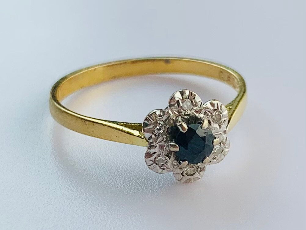 خاتم كلاسيكي من الذهب عيار 18 قيراط من الياقوت والألماس 0.34 قيراط، مقاس المملكة المتحدة O 1/2، مقاس الولايات المتحدة 7 1/2