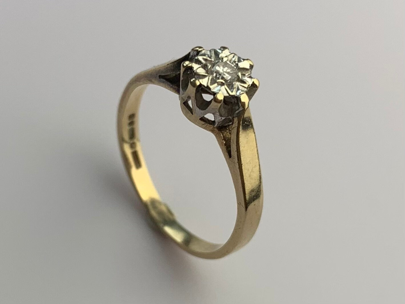 Anillo de diamantes solitario vintage en oro amarillo de 9 qt, talla UK J, UK 4 3/4