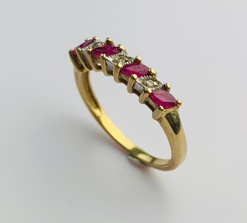 Vintage 0.52ct Marquise Cut Ruby y Round Diamond Half Eternity Ring engastado en oro amarillo de 9ct, tamaño UK O, US 7 1/4