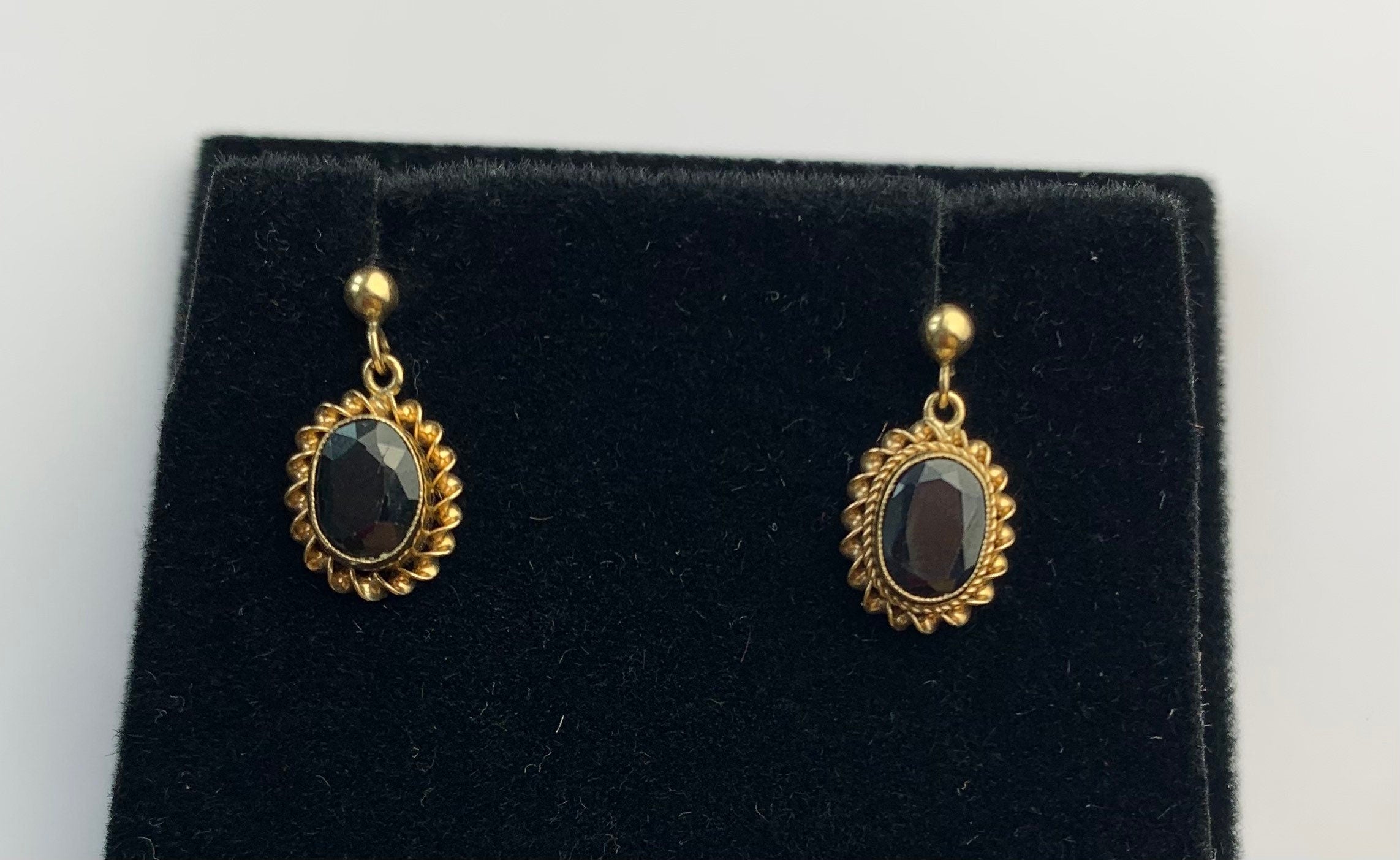 طقم أقراط متدلية من الياقوت عيار 2 قيراط باللون الأصفر 9 قيراط