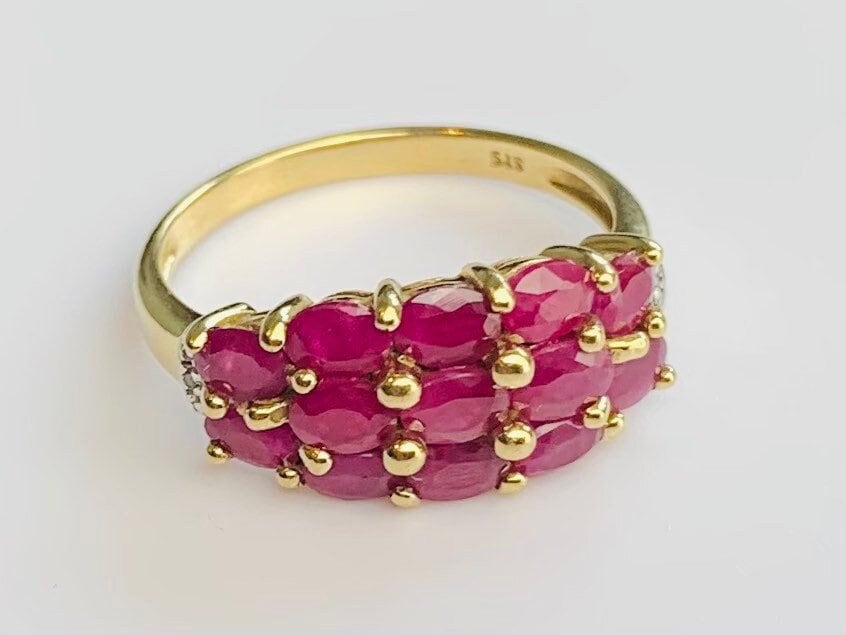 خاتم كلاسيكي من الذهب الأصفر عيار 3.9 قيراط بيضاوي من الياقوت والألماس 9 قيراط، مقاس المملكة المتحدة P 1/2، US 8