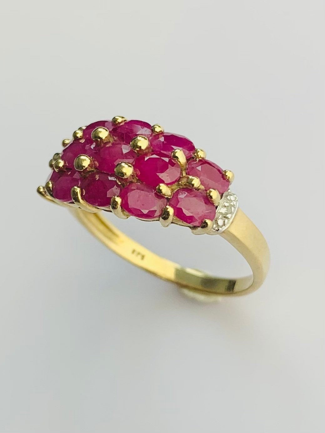 خاتم كلاسيكي من الذهب الأصفر عيار 3.9 قيراط بيضاوي من الياقوت والألماس 9 قيراط، مقاس المملكة المتحدة P 1/2، US 8