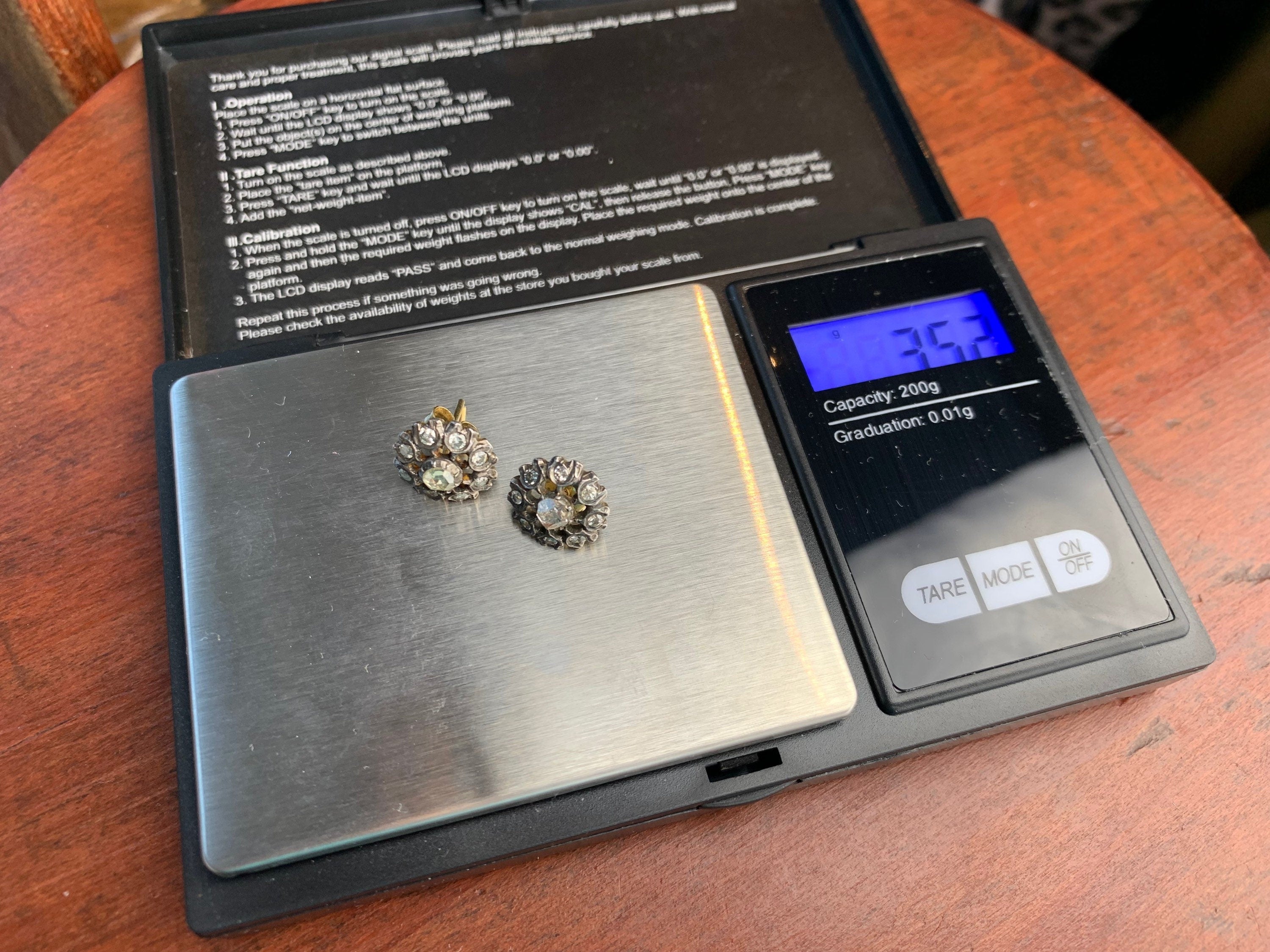 Antiguo diamante victoriano de talla mina antigua de 1 quilate engastado en aretes de plata y sello de oro de 14 k