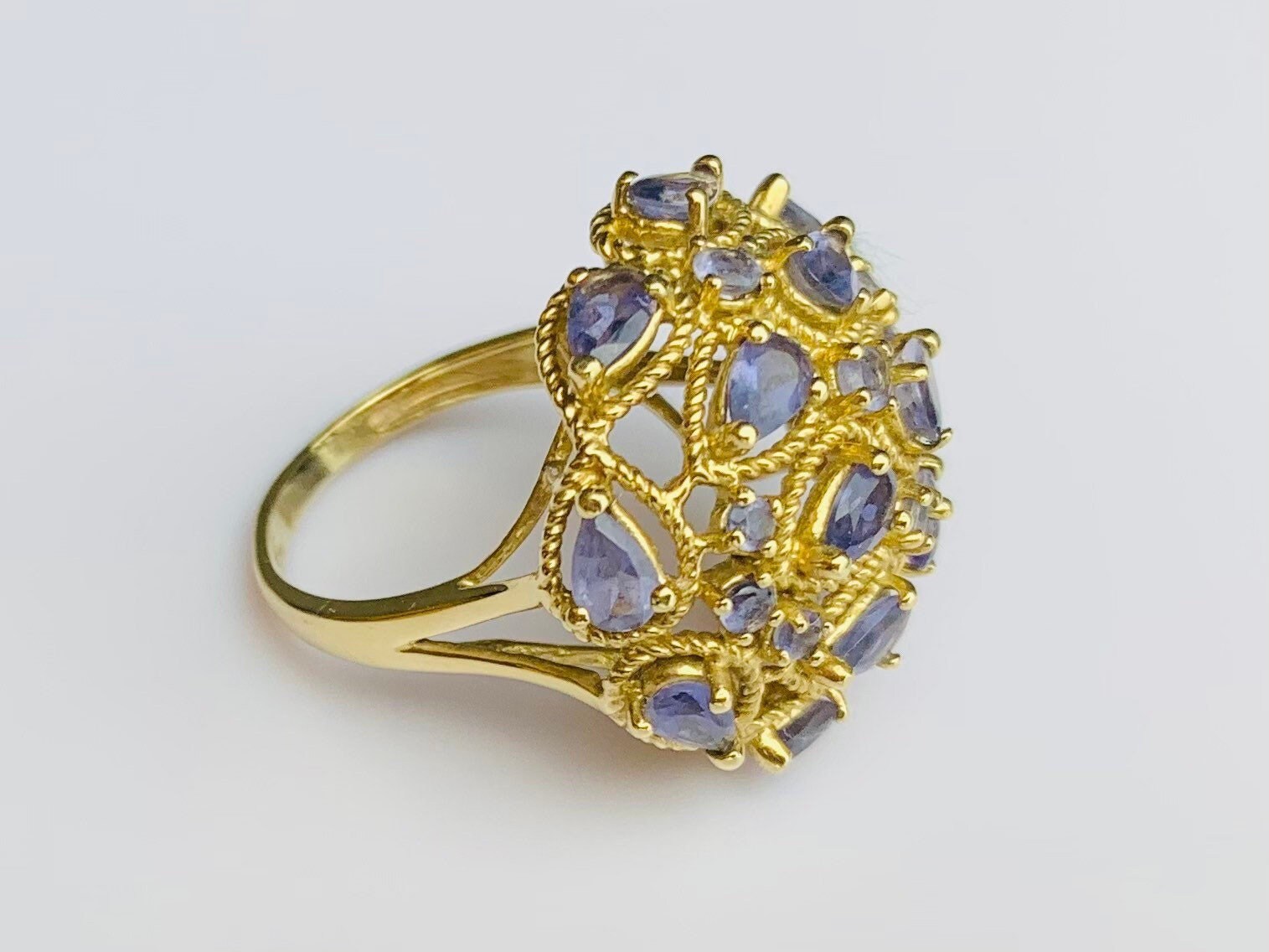 Vintage 3.58ct Tanzanita engastada en anillo de oro amarillo de 9ct, tamaño Reino Unido O 1/2, EE.UU. 7 1/2