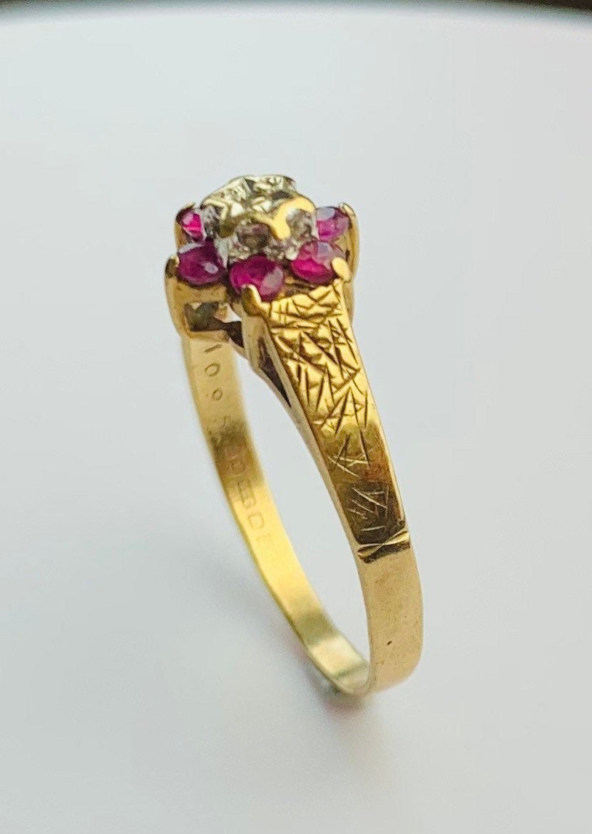 Anillo vintage de rubí y diamantes en oro amarillo de 9 qt, talla UK M 1/2, US 6 1/2