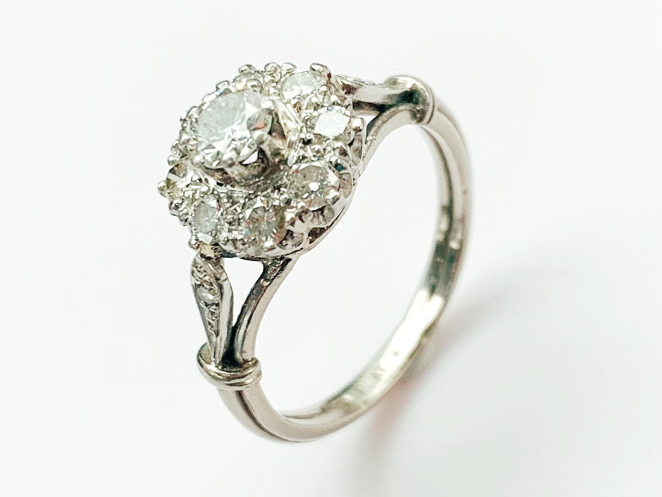 Vintage Est. 0.87ct Diamond Daisy Cluster Ring set in Platinum, Size UK L 1/2, US 6