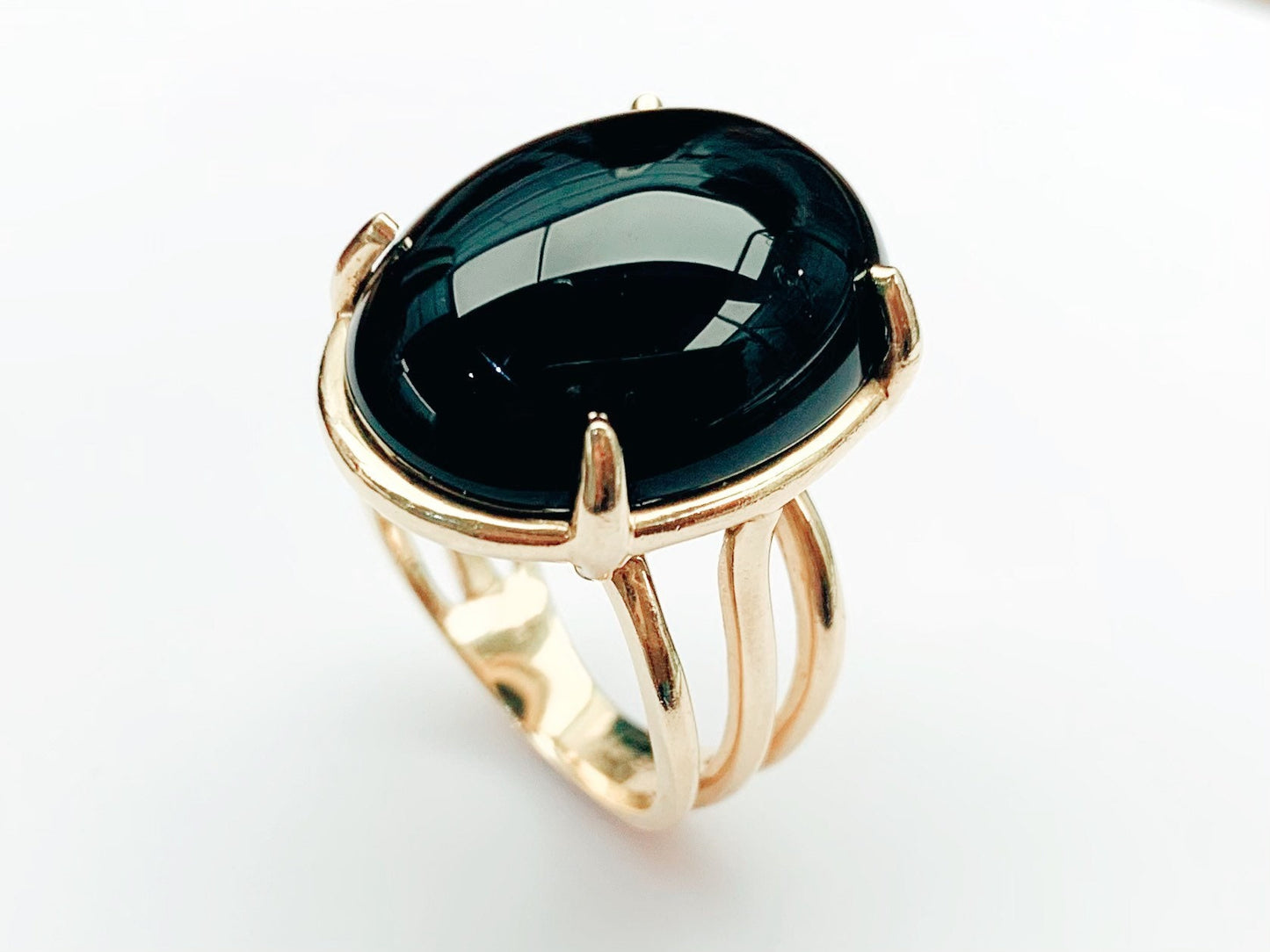 Vintage 20x15mm Oval Cabochon Black Onyx set in 14k Yellow Gold Cocktail Ring (9.00g), Size UK K, US 5 1/4