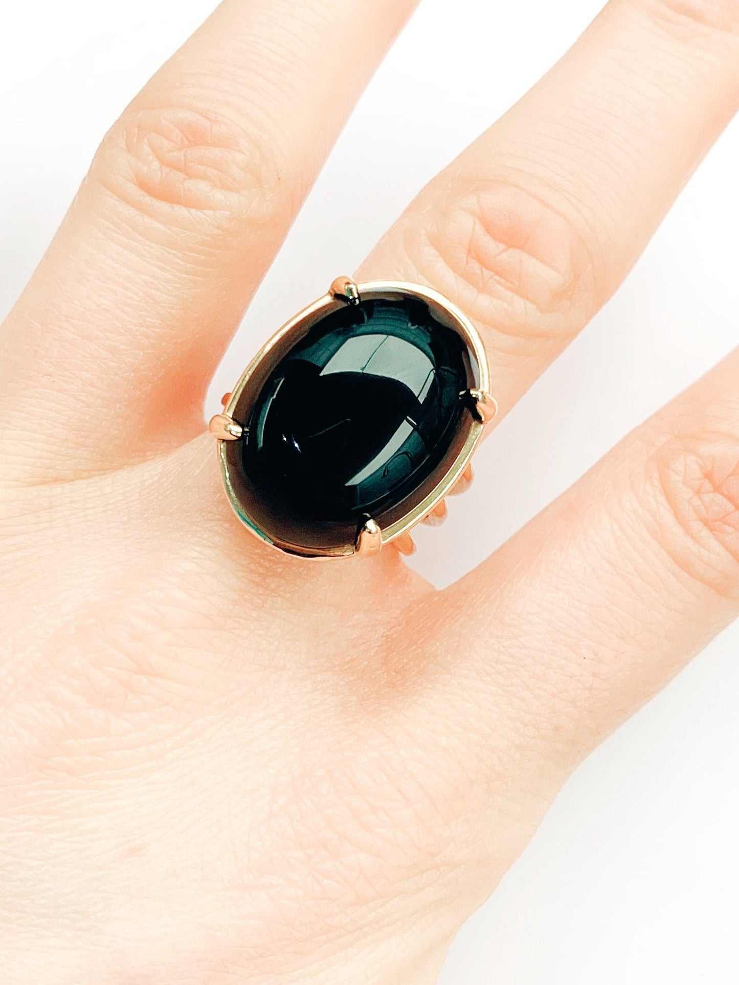 Vintage 20x15mm Oval Cabochon Black Onyx set in 14k Yellow Gold Cocktail Ring (9.00g), Size UK K, US 5 1/4