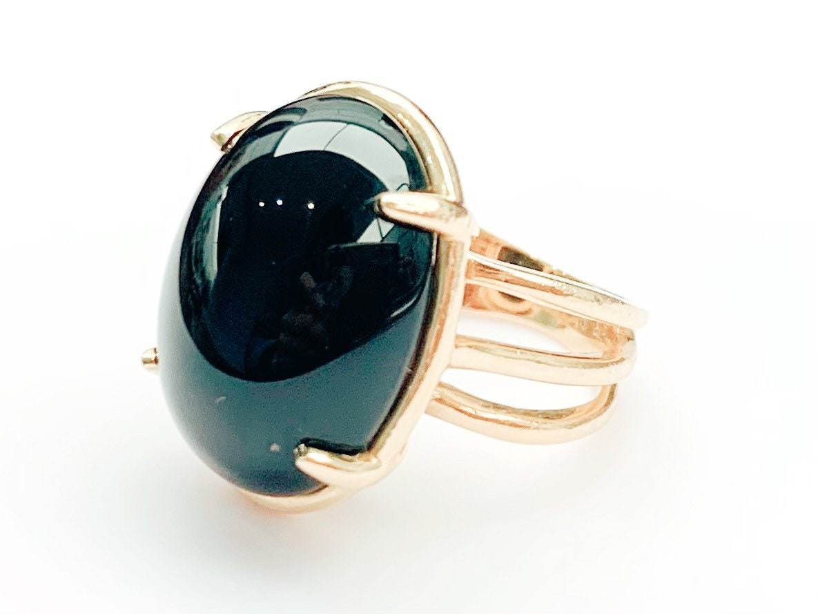 Vintage 20x15mm Oval Cabochon Black Onyx set in 14k Yellow Gold Cocktail Ring (9.00g), Size UK K, US 5 1/4