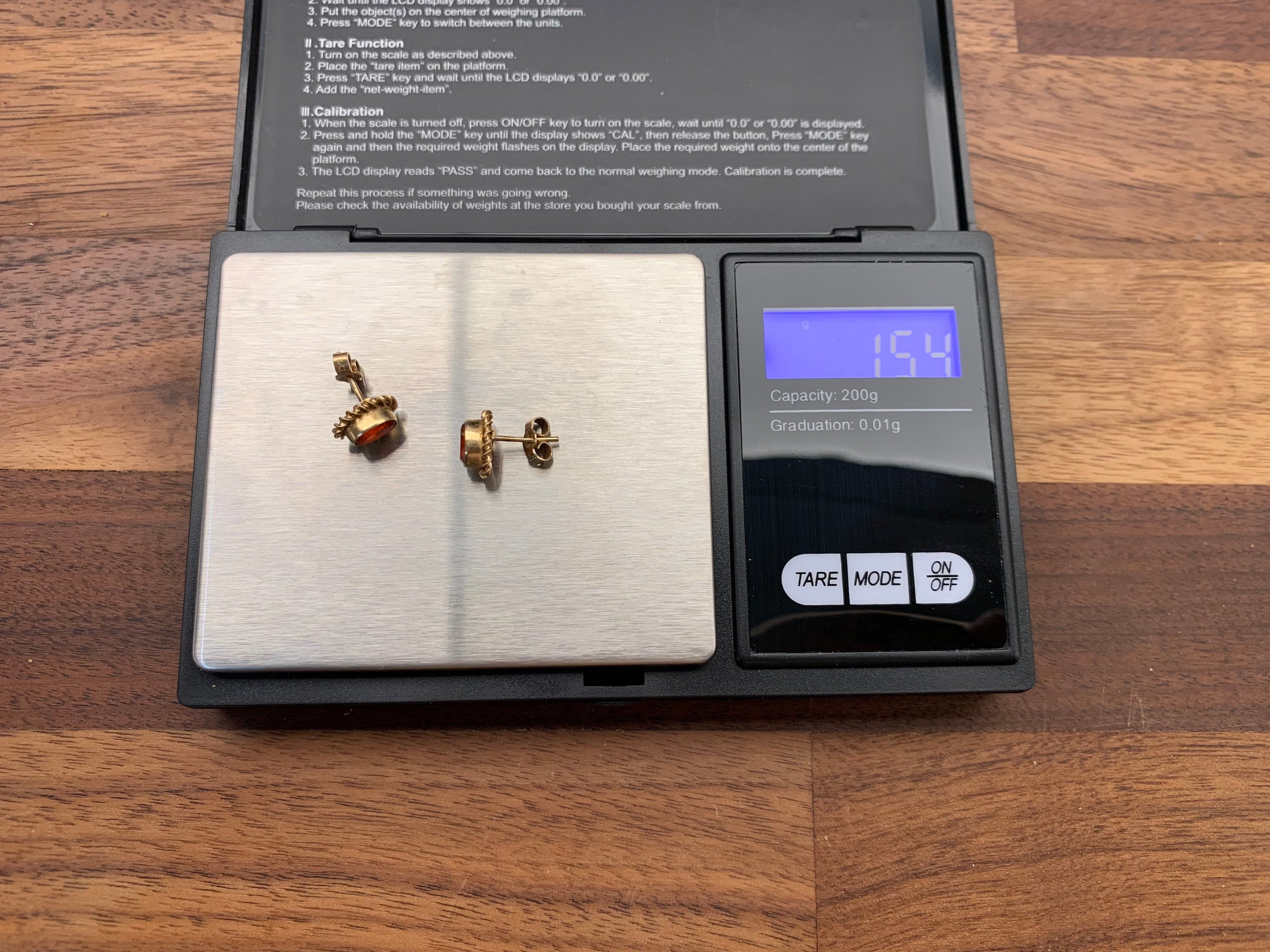 Pendientes vintage de ópalo de fuego de talla ovalada de 1 qt en oro amarillo de 9 qt