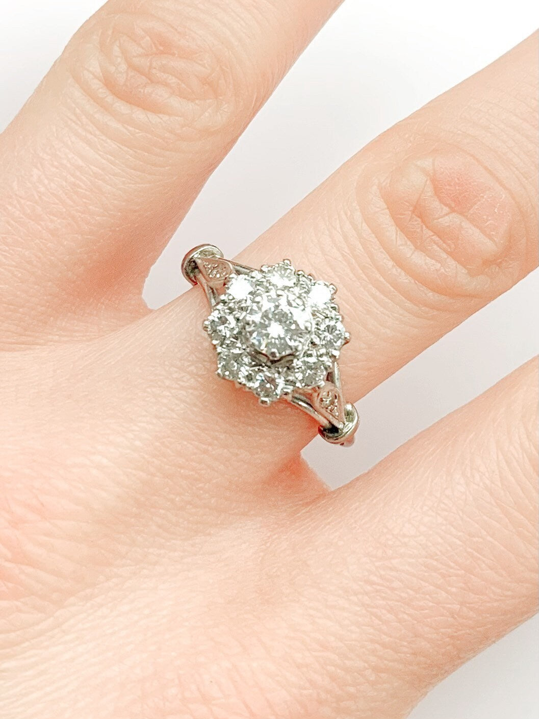 Vintage Est. 0.87ct Diamond Daisy Cluster Ring set in Platinum, Size UK L 1/2, US 6