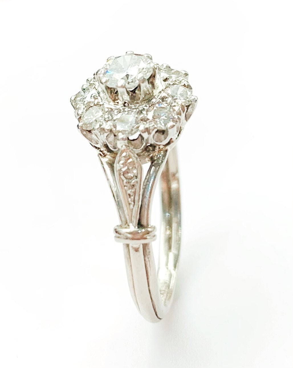 Vintage Est. 0.87ct Diamond Daisy Cluster Ring set in Platinum, Size UK L 1/2, US 6
