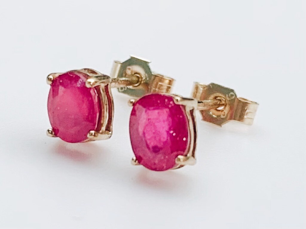 Vintage 0.70ct Oval Ruby 9ct Gold Stud Earrings