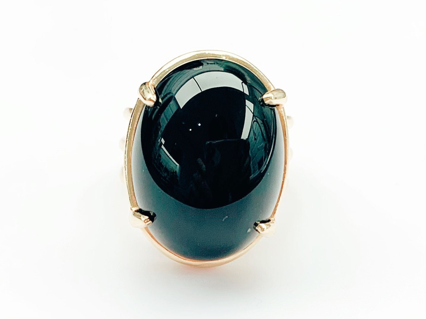 Vintage 20x15mm Oval Cabochon Black Onyx set in 14k Yellow Gold Cocktail Ring (9.00g), Size UK K, US 5 1/4