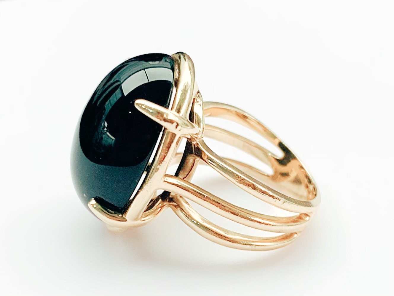 Vintage 20x15mm Oval Cabochon Black Onyx set in 14k Yellow Gold Cocktail Ring (9.00g), Size UK K, US 5 1/4