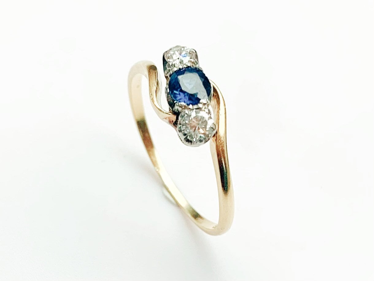 خاتم عتيق من الياقوت الأزرق 0.34 قيراط والماس 0.20 قيراط من الذهب عيار 18 قيراط، مقاس المملكة المتحدة Q1/2، الولايات المتحدة 8 1/4