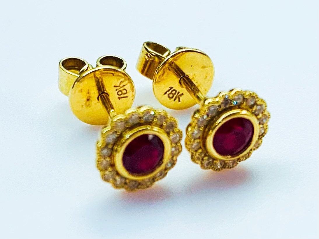 Pendientes vintage de diamantes y rubíes de 0,48 quilates engastados en oro amarillo de 18 quilates