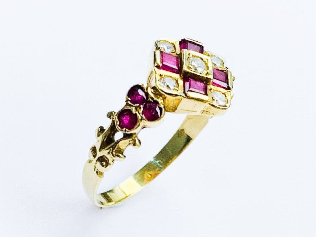 خاتم فيكتوري عتيق 0.82 قيراط من الياقوت والألماس من الذهب الأصفر عيار 18 قيراط، مقاس US 9، UK R 1/2