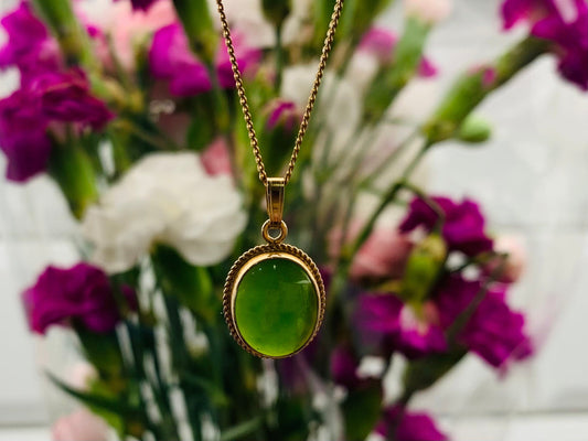 Vintage 9ct Yellow Gold Oval Cabochon Jade Pendant and Necklace