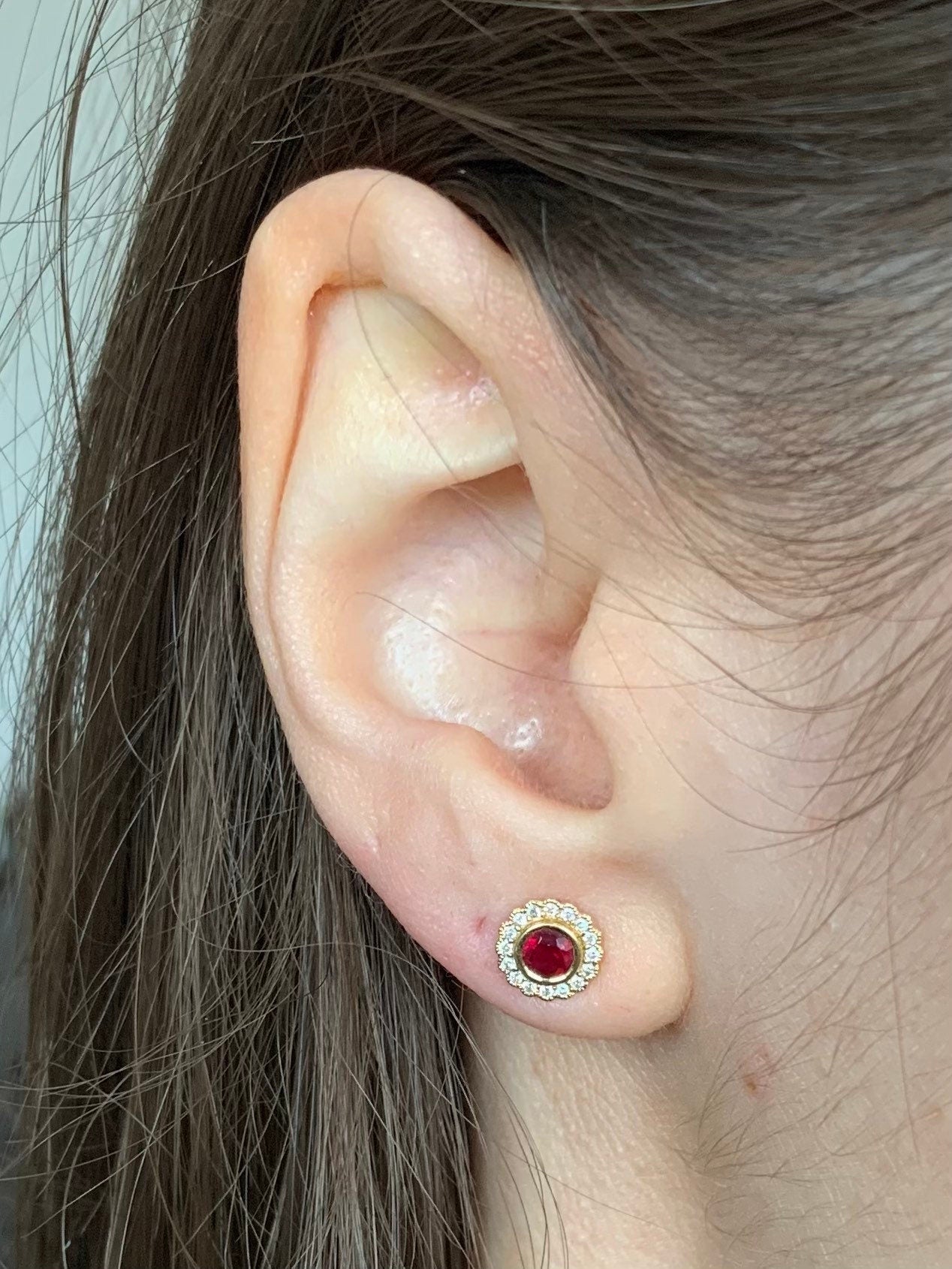 Pendientes vintage de diamantes y rubíes de 0,48 quilates engastados en oro amarillo de 18 quilates