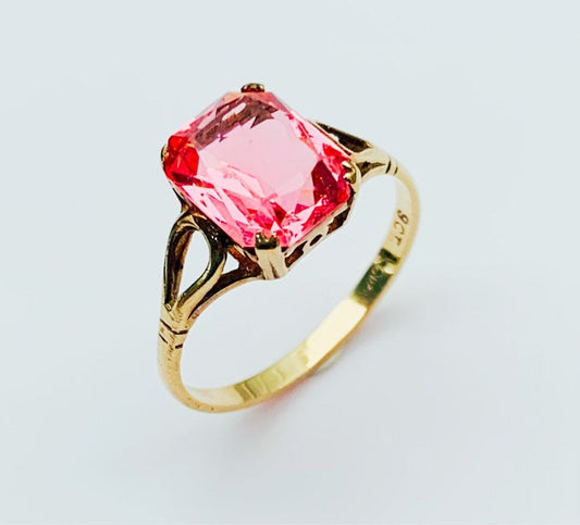 Antique 9ct Yellow Gold Ring set with Imitation Cushion Cut Pink Sapphire Gemstone, UK P 1/2, US 7 3/4