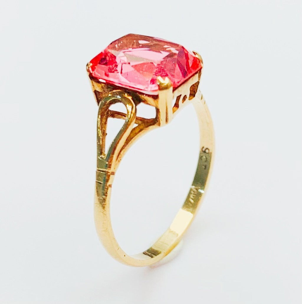Anillo antiguo de oro amarillo de 9 quilates con piedra preciosa de zafiro rosa de talla cojín de imitación, Reino Unido P 1/2, EE.UU. 7 3/4