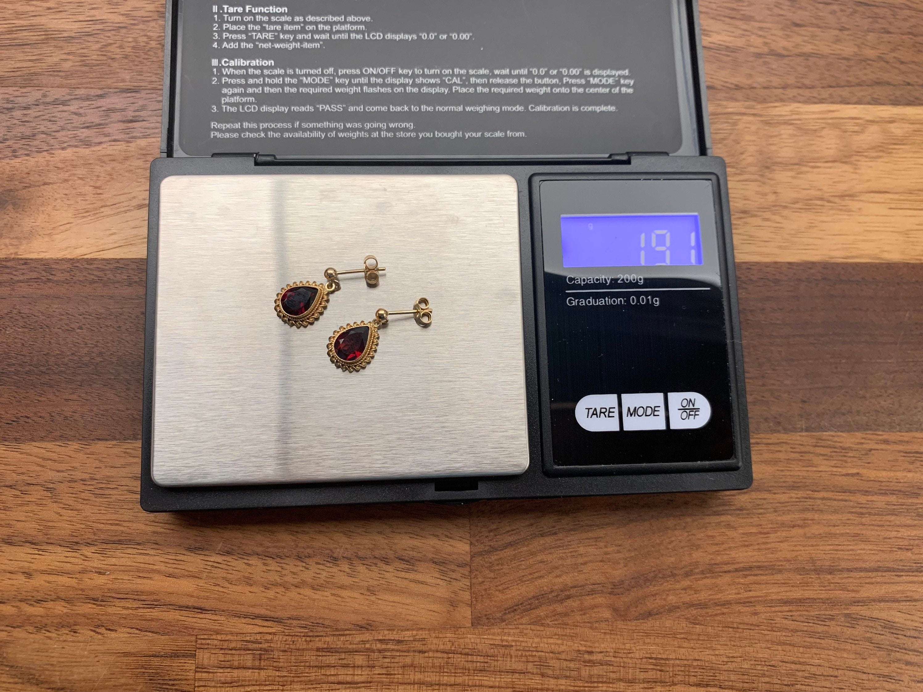 Vintage 2.60ct Pear Shaped Garnet 9ct Gold Drop Stud Earrings