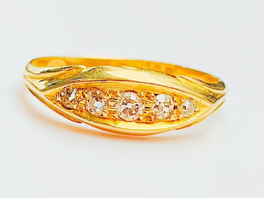 Anillo de diamantes vintage engastado en oro amarillo de 18 qt, tamaño Reino Unido O 1/2, EE.UU. 7 1/2