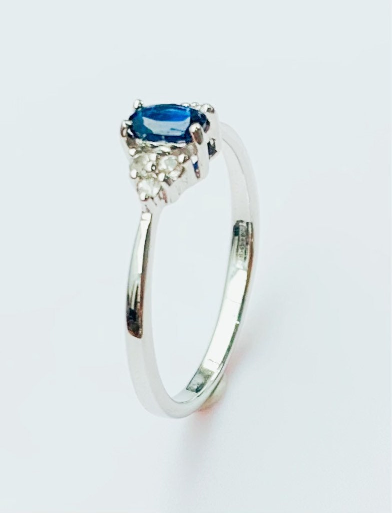 Anillo de oro blanco de 9 quilates/Anillo de cianita tibetana/Anillo de topacio blanco/ Anillo de compromiso/Anillo de boda/ Color azul zafiro /Tamaño del Reino Unido O, Tamaño de EE.UU. 7 1/4