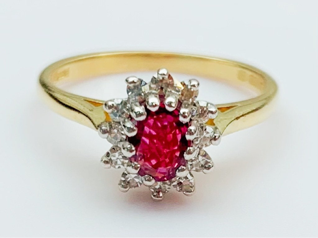 تخفيضات كلاسيكية 0.55 قيراط من الياقوت الوردي والألماس ذهب عيار 18 قيراط (شق واحد مفقود) مقاس المملكة المتحدة J، الولايات المتحدة 4 3/4