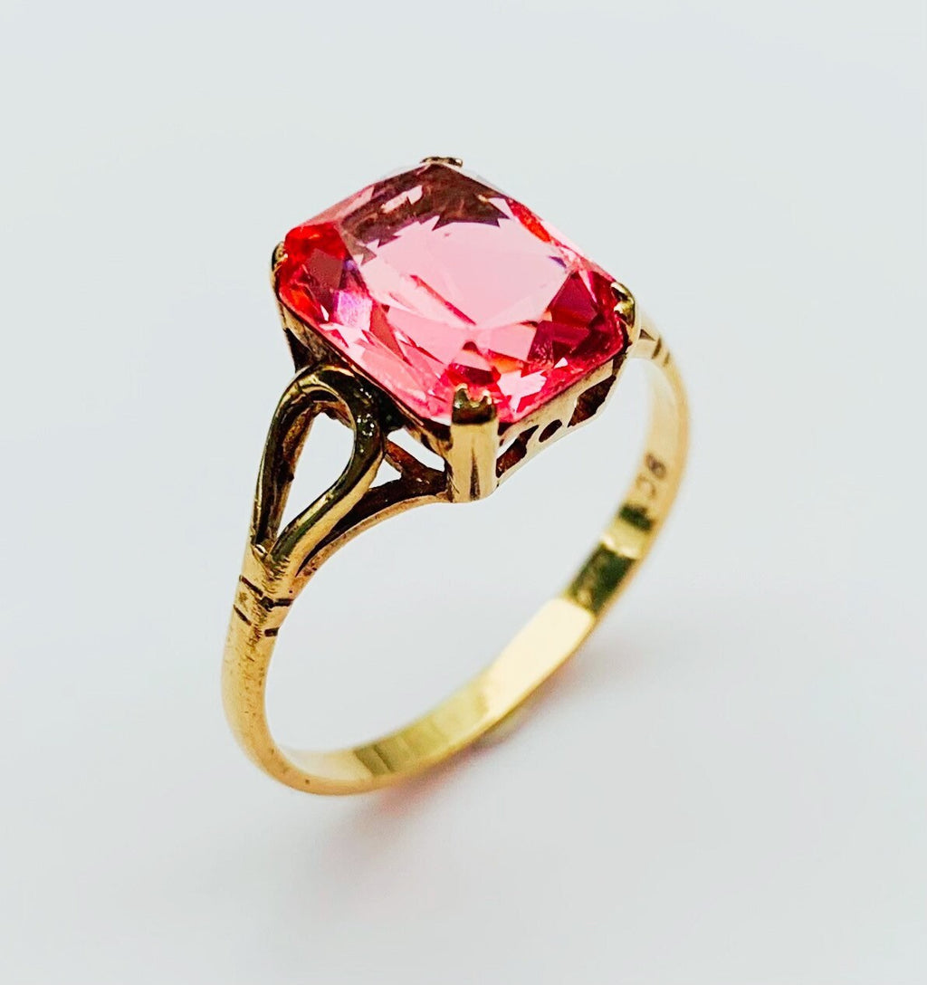 Anillo antiguo de oro amarillo de 9 quilates con piedra preciosa de zafiro rosa de talla cojín de imitación, Reino Unido P 1/2, EE.UU. 7 3/4