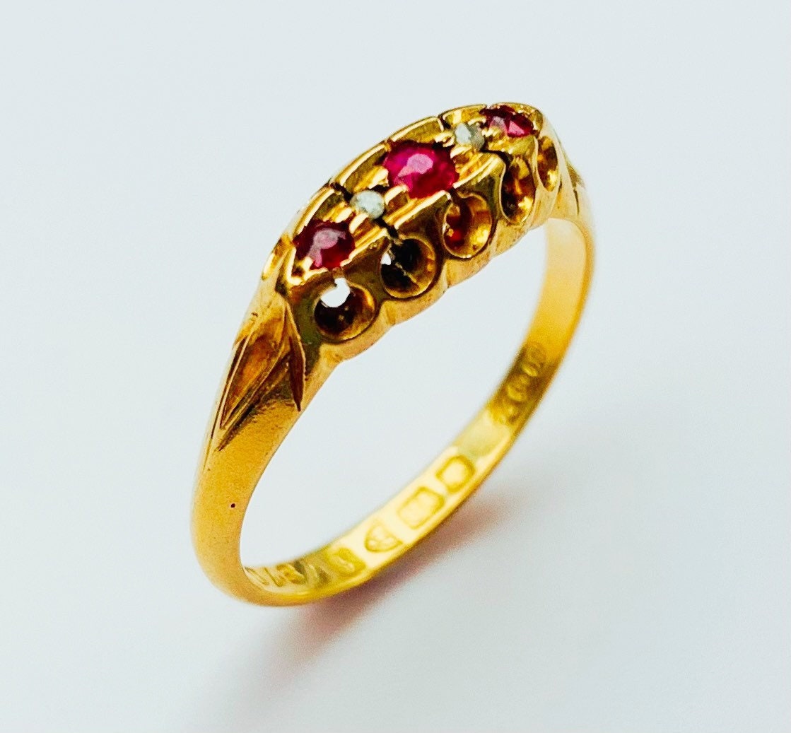 Anillo eduardiano de oro amarillo de 18 quilates con diamantes de talla rosa y rubí, talla UK N/US 6 3/4