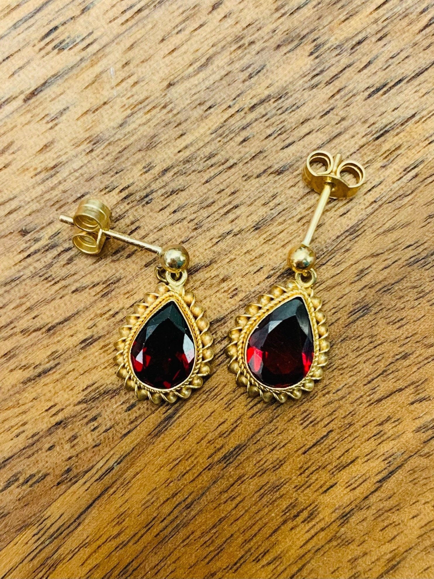 Vintage 2.60ct Pear Shaped Garnet 9ct Gold Drop Stud Earrings