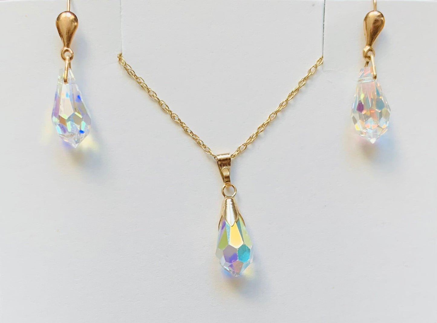 Vintage 9ct Yellow Gold Aurora Borealis Crystal Drop Earrings & Pendant on a 9ct Gold Necklace