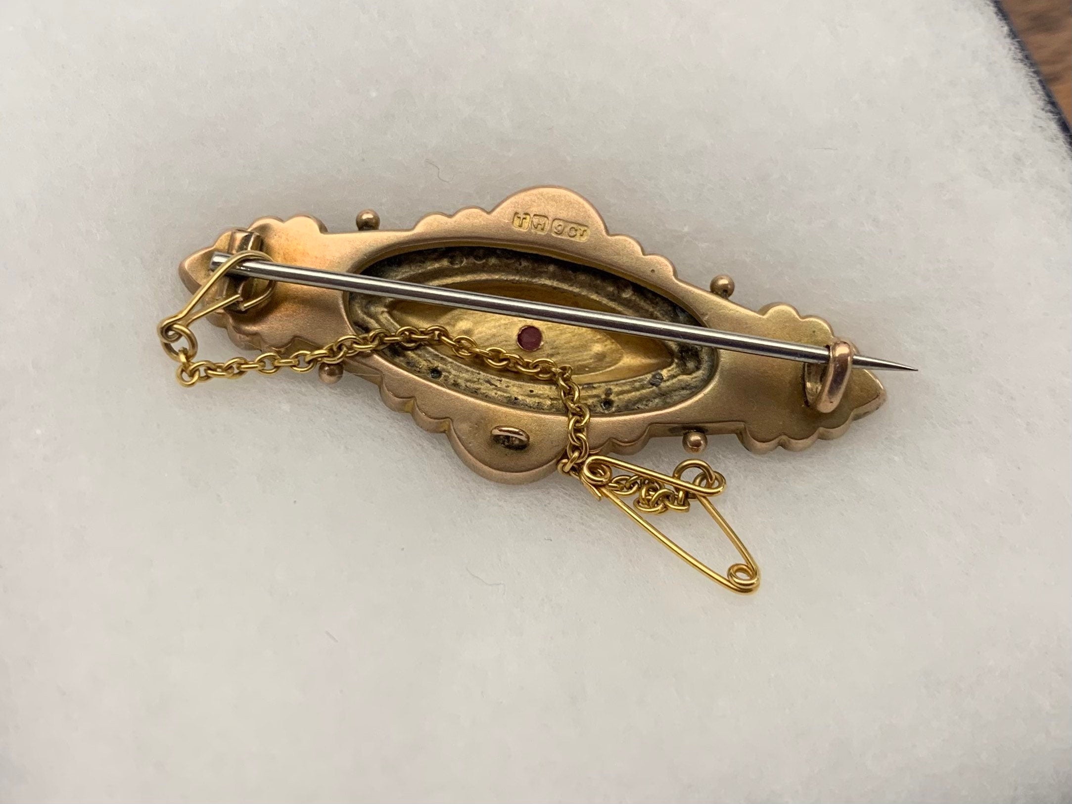 بروش مزخرف بالياقوت والألماس من الذهب الفيكتوري عيار 9 قيراط، هدية عيد ميلاد لها في الذكرى السنوية.