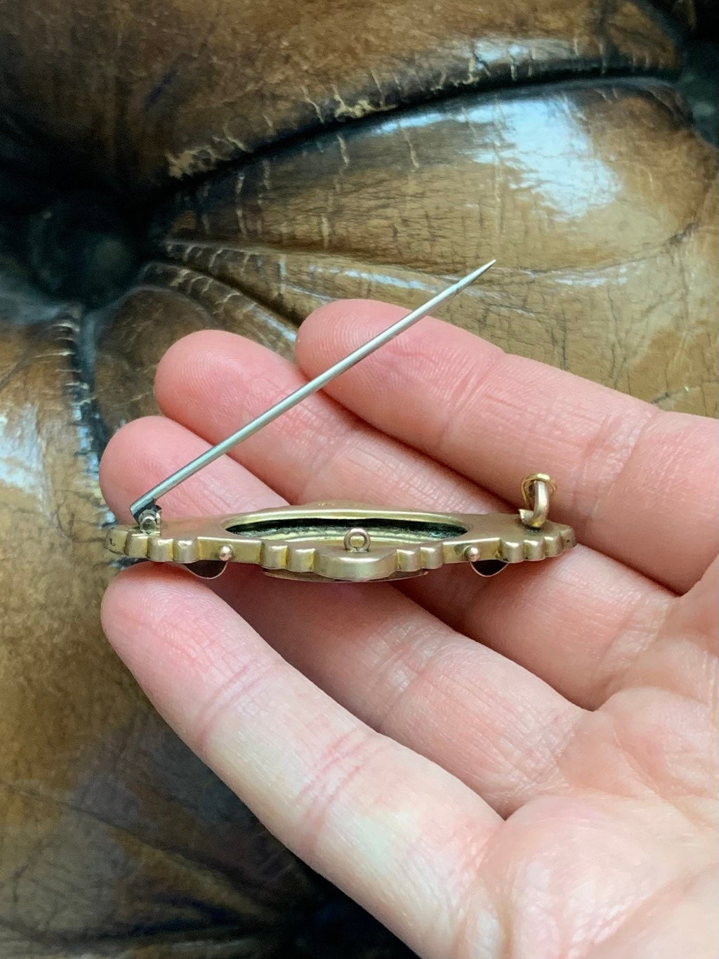 Broche victoriano de oro de 9 qt con rubí y diamantes adornados, regalo de cumpleaños de aniversario para ella.