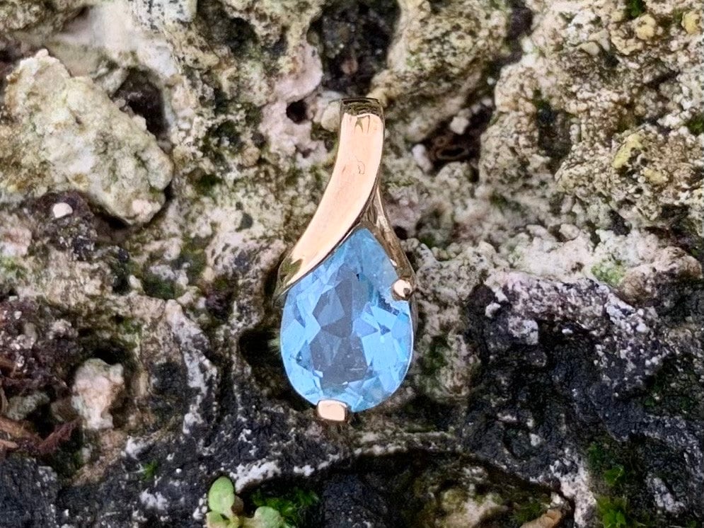 Colgante vintage de topacio de 1 ct engastado en oro de 9 ct